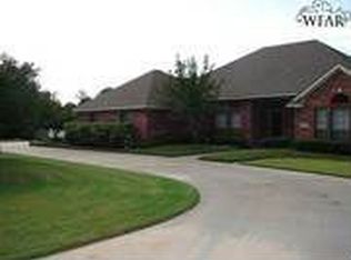 911 E Spring St, Henrietta, TX 76365