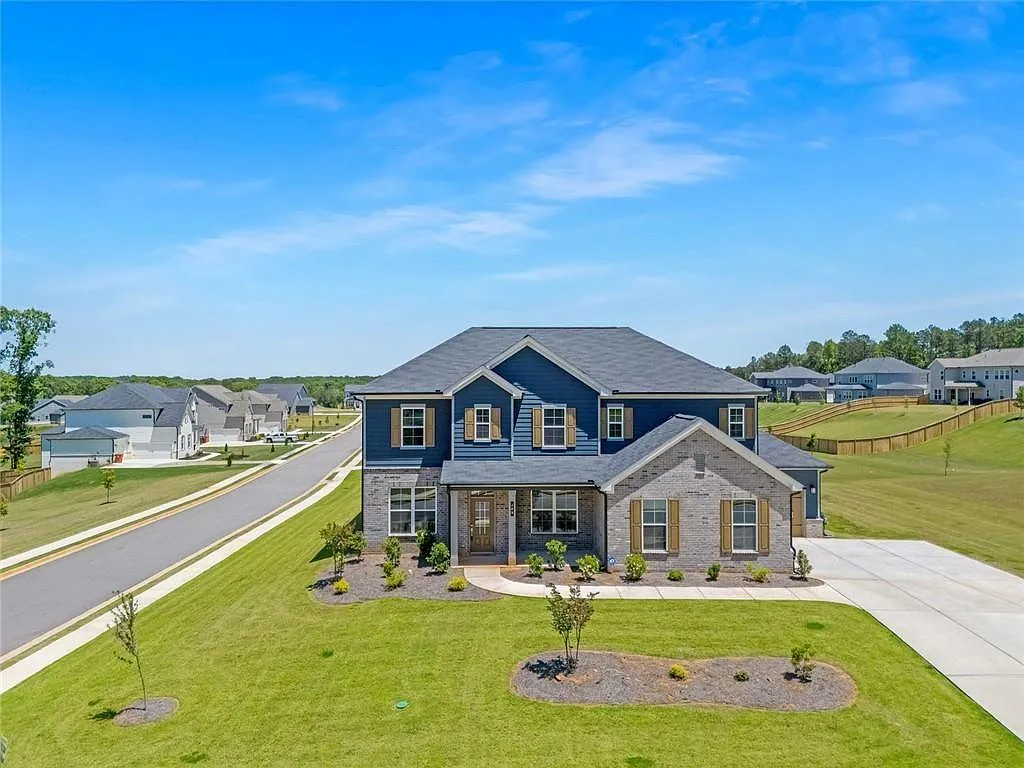 5 bed, 4.0 bath, 3403 sqft, $4,000 — Photo 2