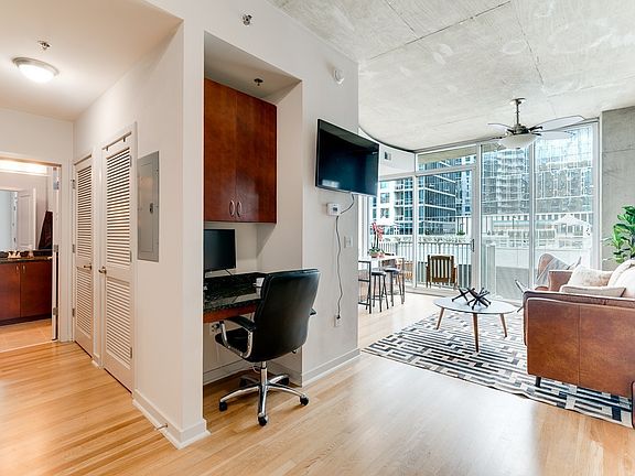 2nd image of 301 Demonbreun St Unit 911