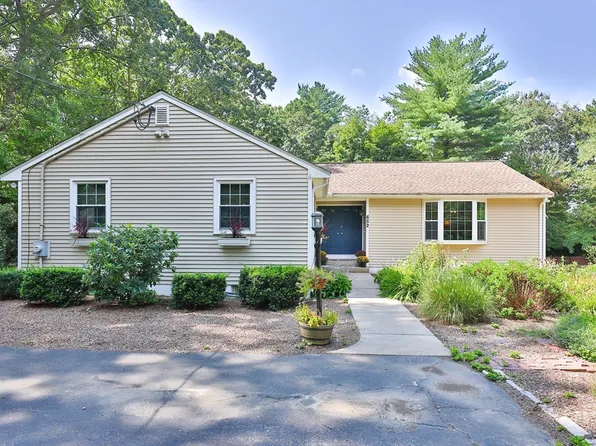 652 Paine Rd, North Attleboro, MA 02760