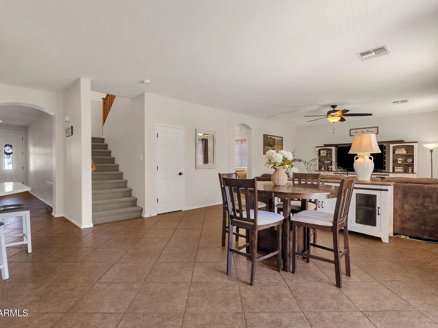4 bed, 3.0 bath, 3097 sqft, $5,000 — Photo 3