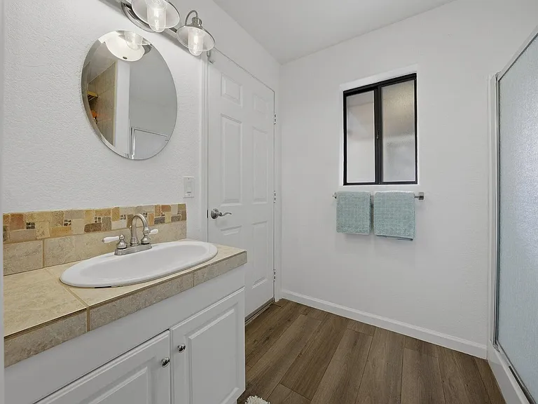 10 Venus Dr — Photo 27