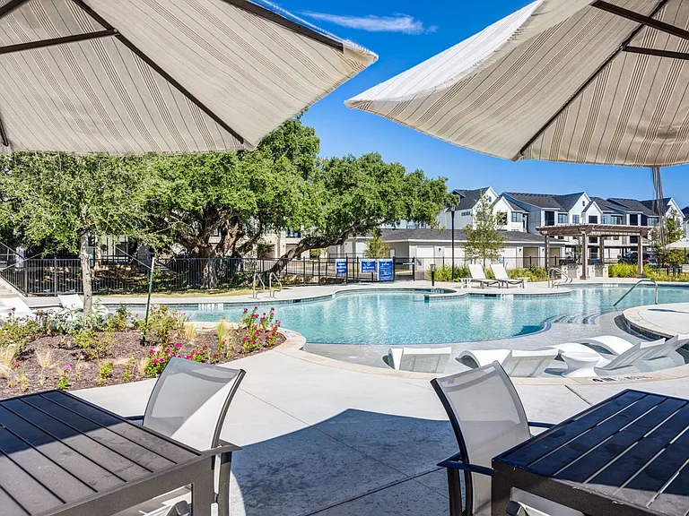 Water's Edge Townhomes — Photo 9
