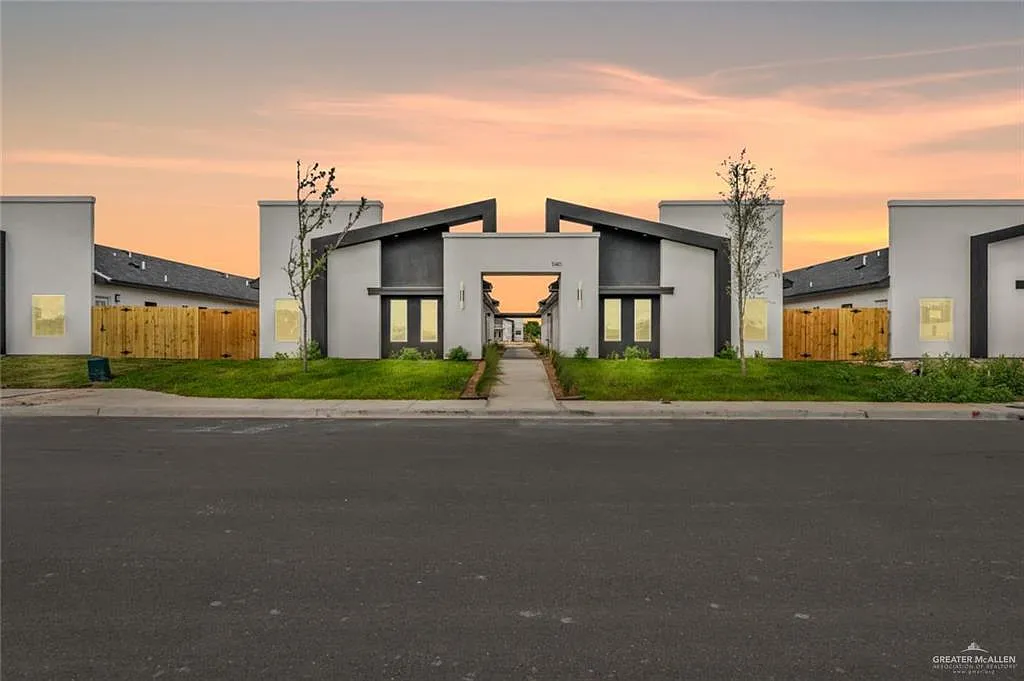 2 bed, 2.0 bath, 848 sqft, $1,250 — Photo 1