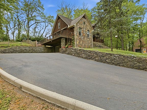 4th image of 2105 Alpine Dr