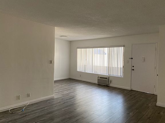 3rd image of 1335 N Detroit St #312