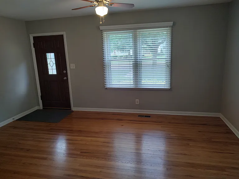 1406 Wellman Ave NE — Photo 2