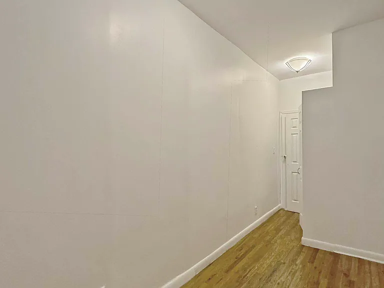 333 W 19th St #1W — Photo 11