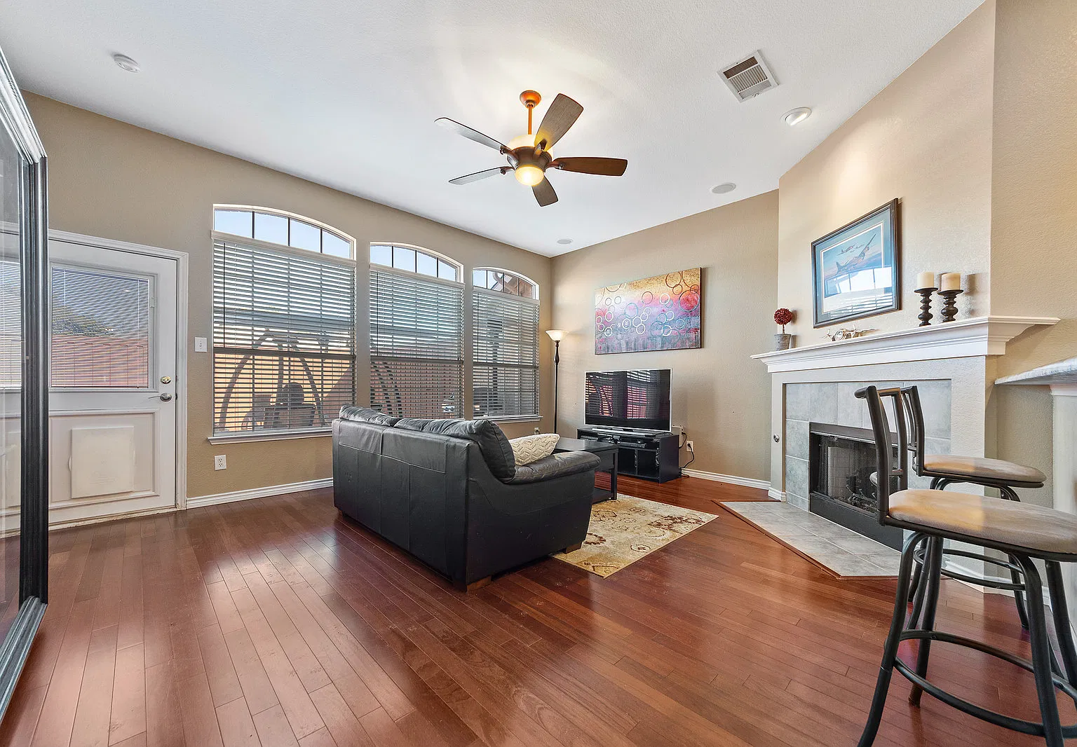 4 bed, 2297 sqft, $2,800 — Photo 2