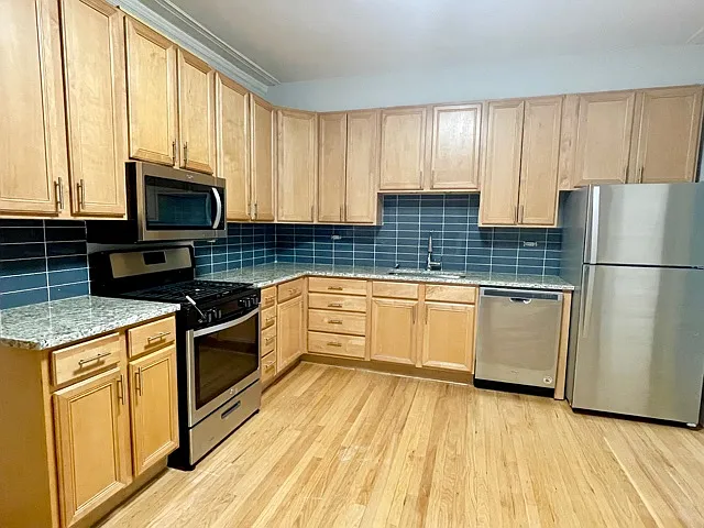 4452 N Winchester Ave #2 — Photo 2