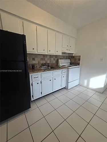 1400 N 17th Ave #17 Photo 1