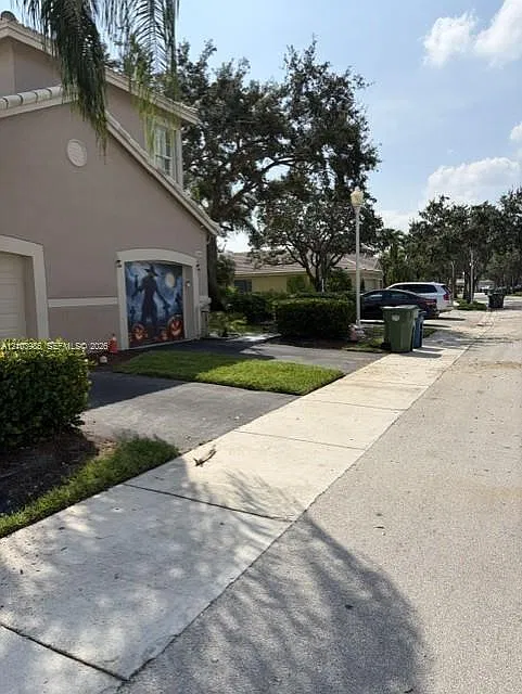 Sectors 3 & 4 Boundary Pl — Photo 2