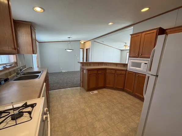 29317 Oakhill Ct #117, Rockwood, MI 48173