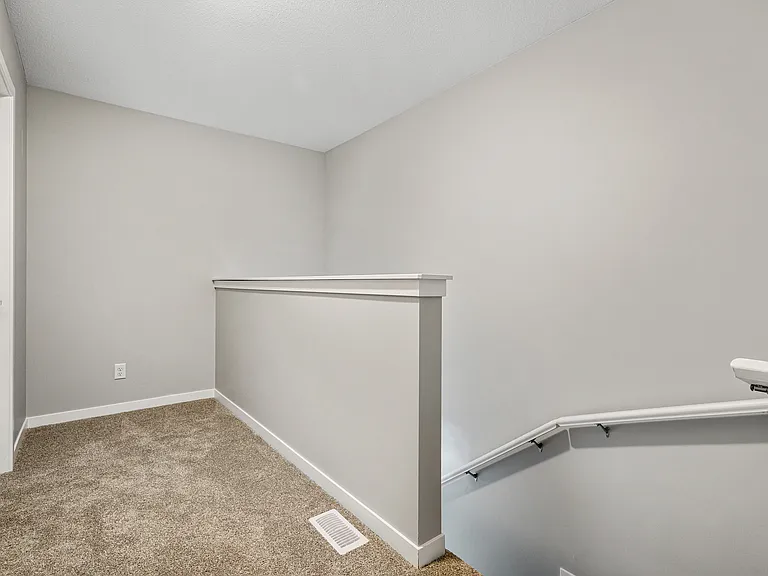320 Heartland Cres — Photo 29