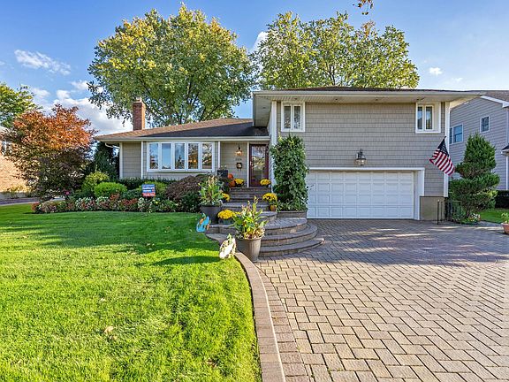 3rd image of 2024 Wellington Ct
