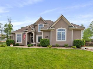 808 SE Cedrus Ln, Blue Springs, MO 64014
