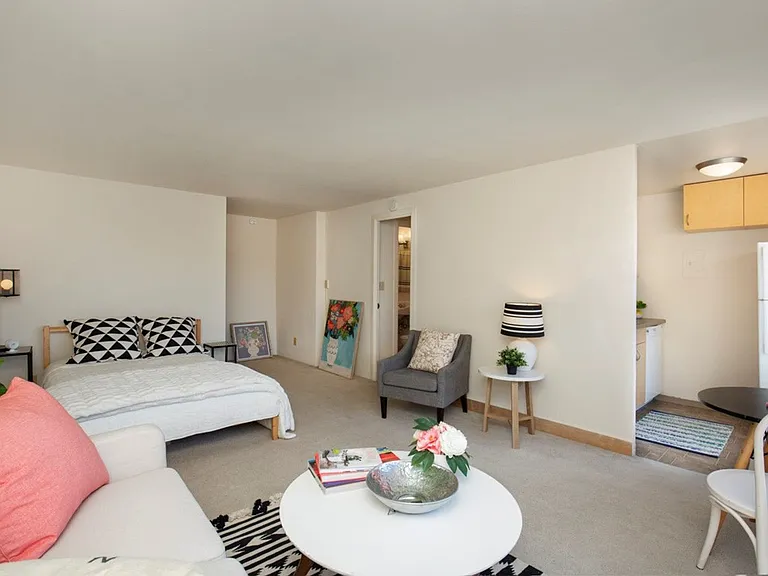 The Queensborough Apartments — Photo 14