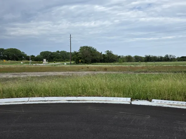 1630 E Northridge St, Valley Center, KS 67147