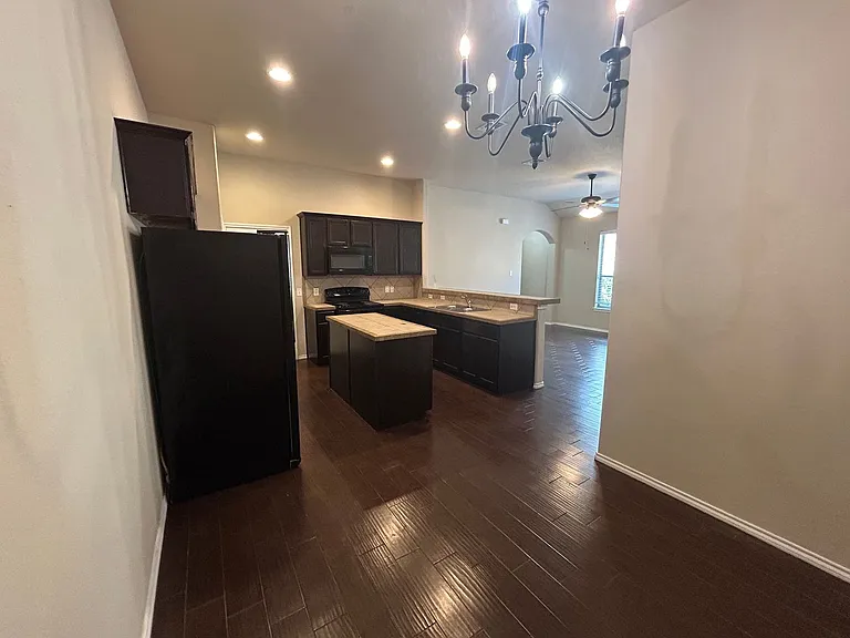 298 Rosalie Dr — Photo 6