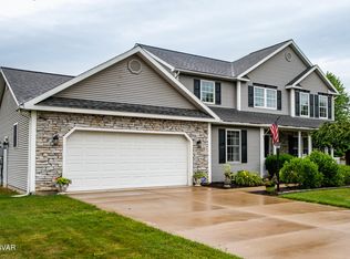 8 Crestview Dr, Milton, PA 17847