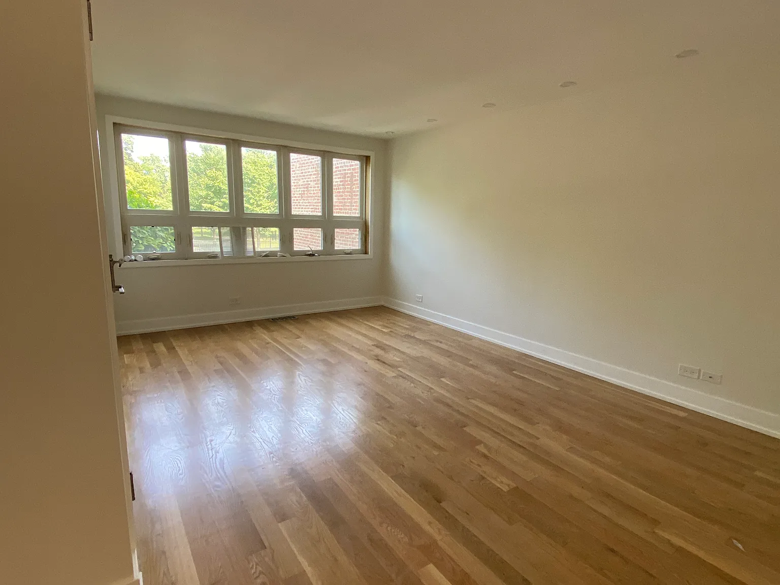 3 bed, 1.5 bath, 1200 sqft, $2,600 — Photo 3