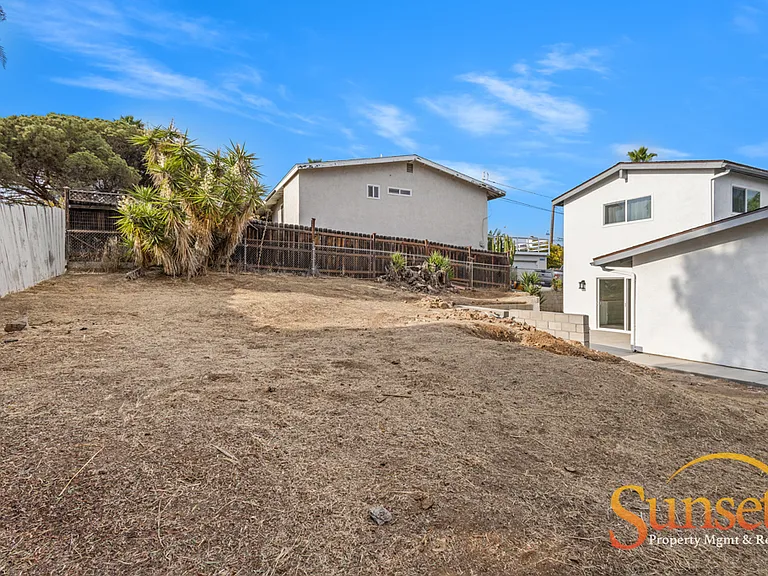 8848 Harness St — Photo 32