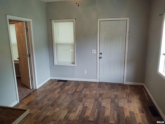 4th image of 926 10th Ave