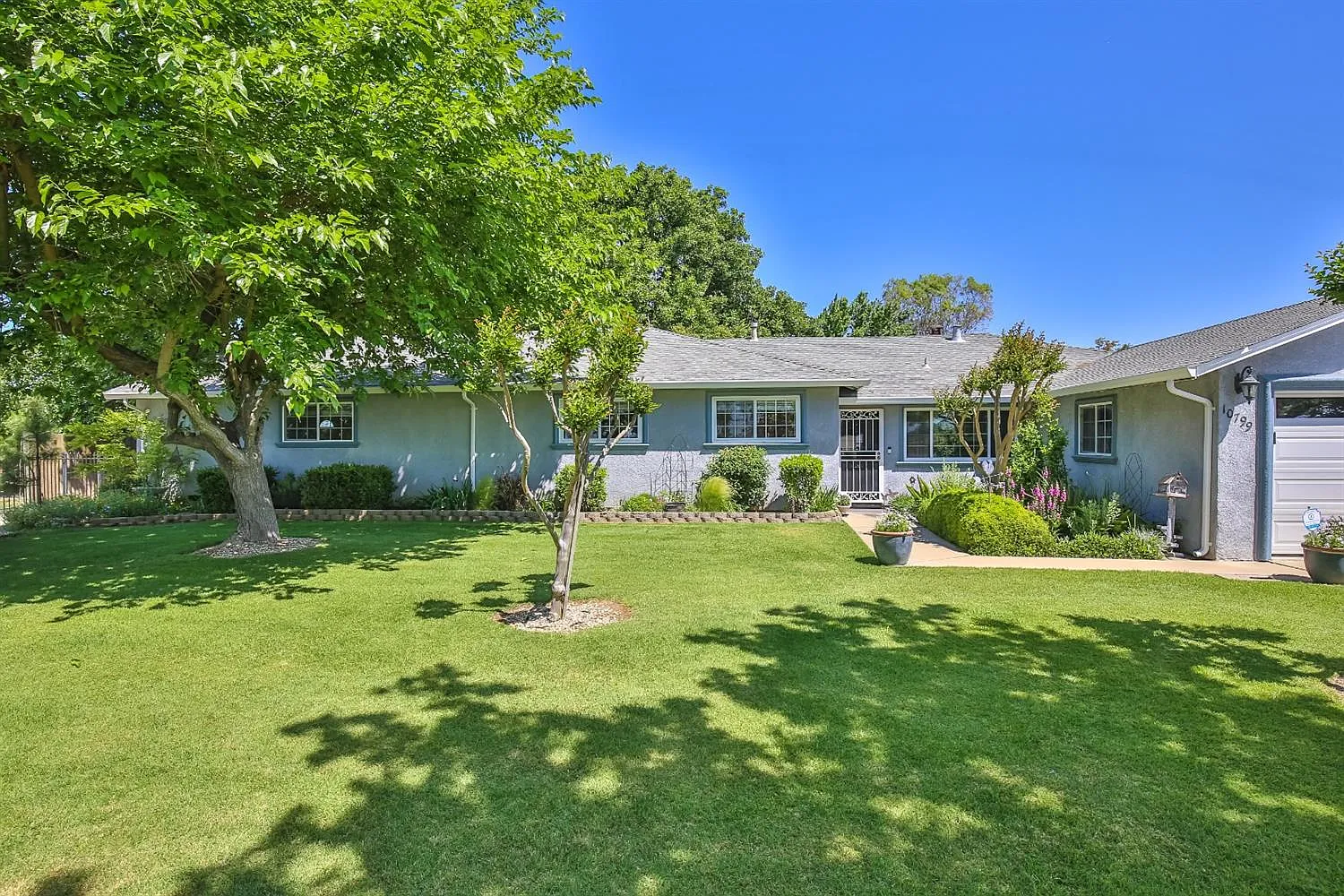 10799 Simmerhorn Rd photo 1