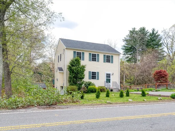 289 Weymouth St, Holbrook, MA 02343