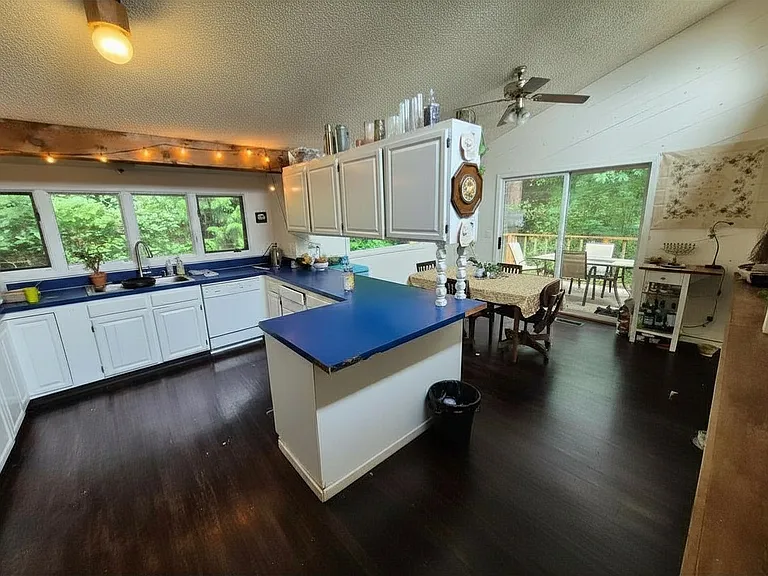 2304 Lisa Ln — Photo 6