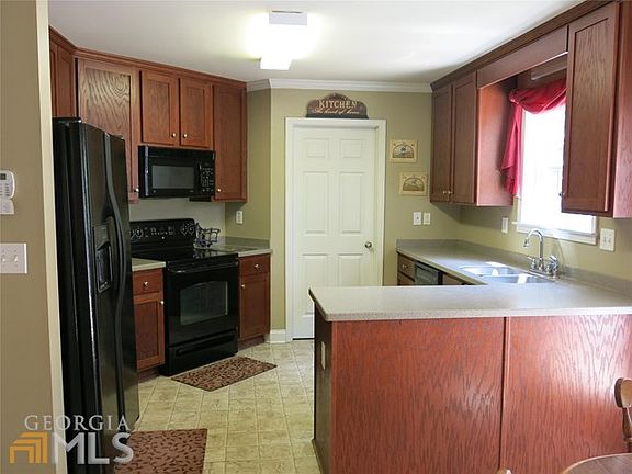 3rd image of 304 Helena Pl