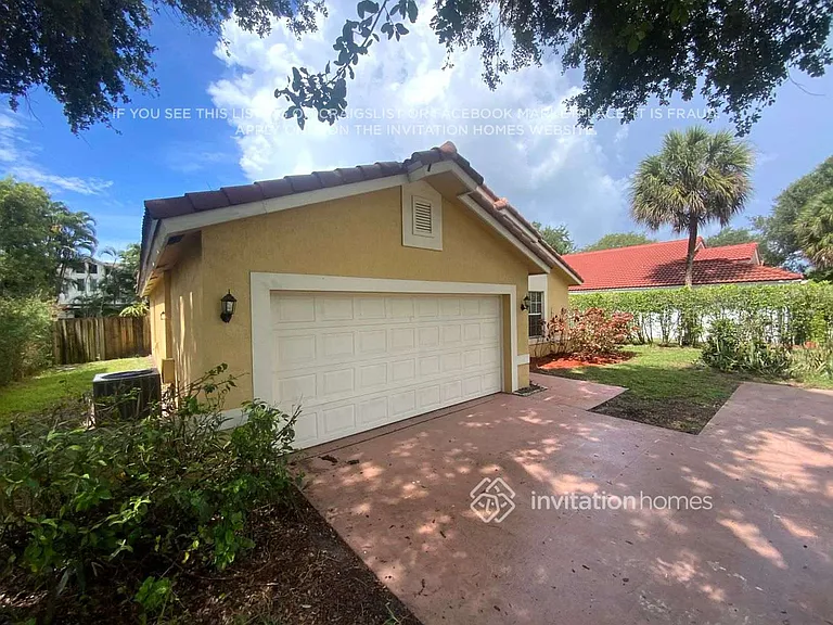 1320 SW 18th St — Photo 2