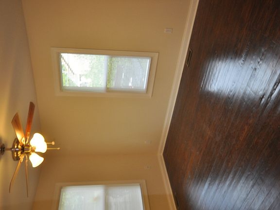 4th image of 350 S Broadway Park #B