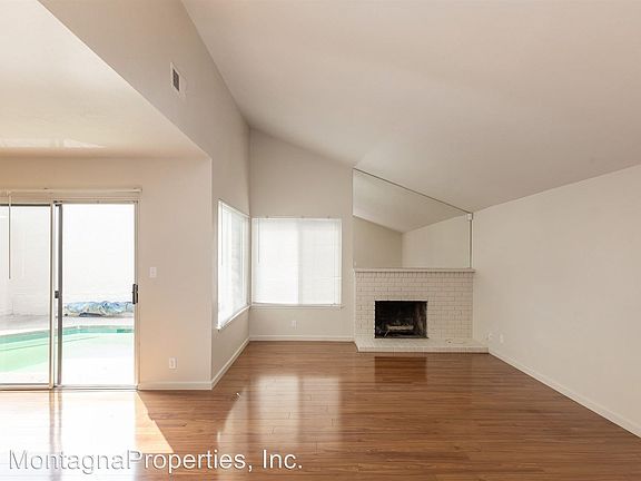 3rd image of 870 Calle De Verde