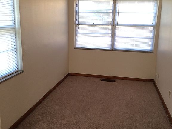 3rd image of 1901 Warwick Ave