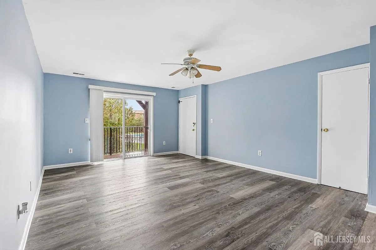 2 bed, 2.0 bath, 1077 sqft, $2,200 — Photo 4