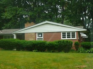 23214 Ranch Hill Dr E, Southfield, MI 48033