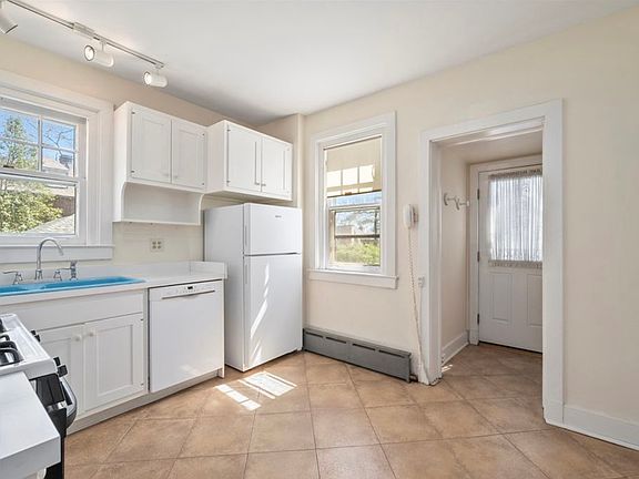 5th image of 4208 Parkman Ave Room 1