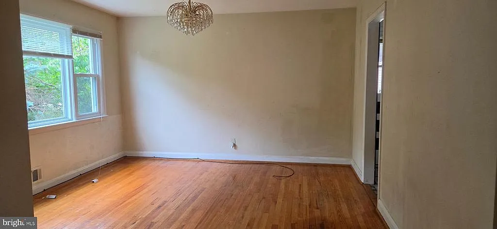3 bed, 2.0 bath, 1957 sqft, $2,100 — Photo 3