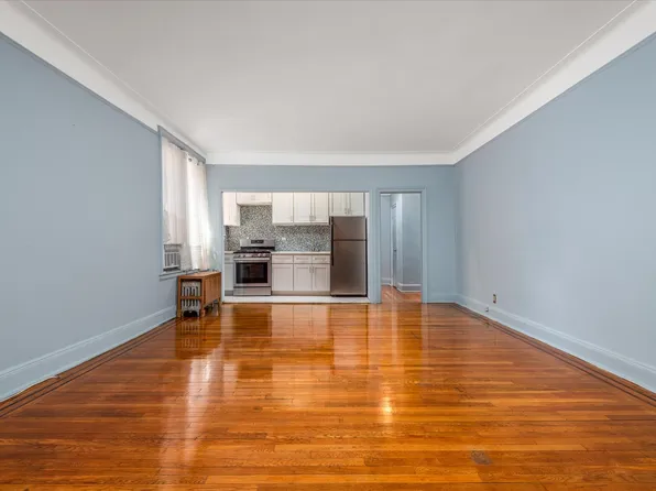 59-11 Queens Boulevard image 6 of 9