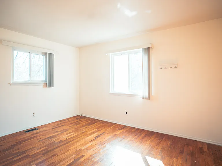 1490 Brady Ave — Photo 7