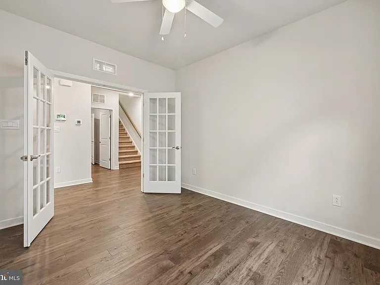 235 Congressional Ct — Photo 14