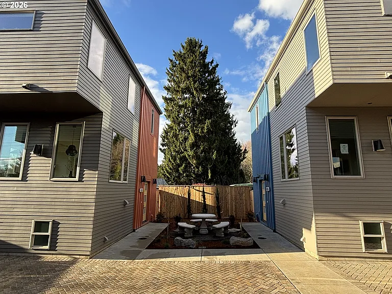 5353 SE Stark St — Photo 5