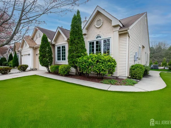 55 Birmingham Ln, Monroe Township, NJ 08831