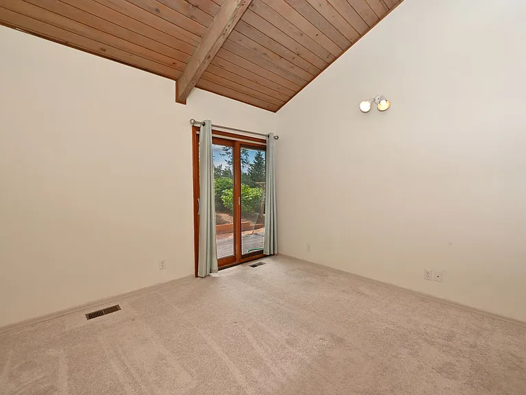 18307 NE 19th Pl — Photo 15