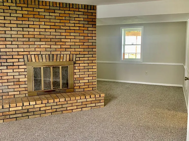 8038 Evesborough Dr — Photo 17