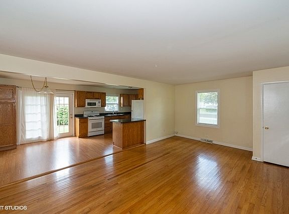 5th image of 702 N 2nd Ave