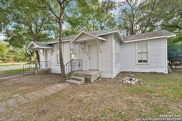 2nd image of 113 S Olive St