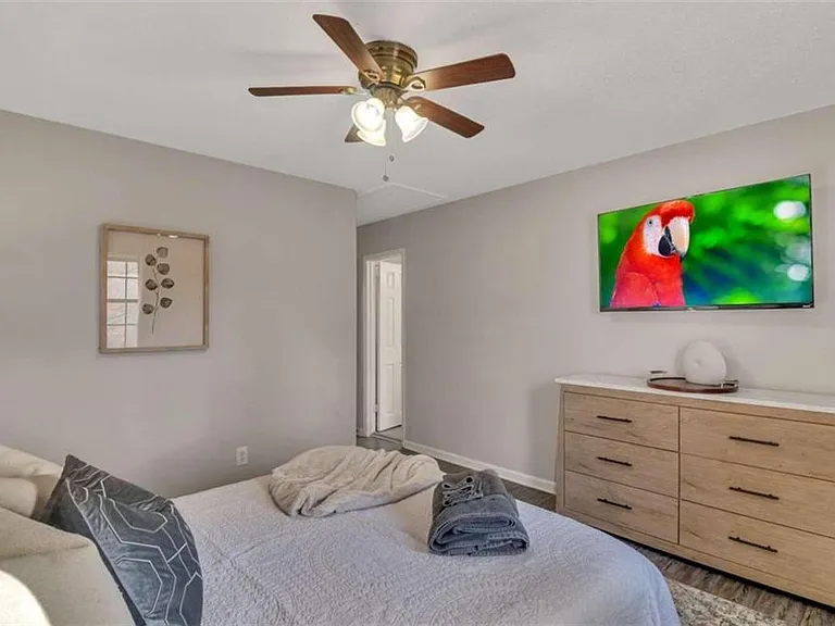 1200 Falling Water Dr SE — Photo 17