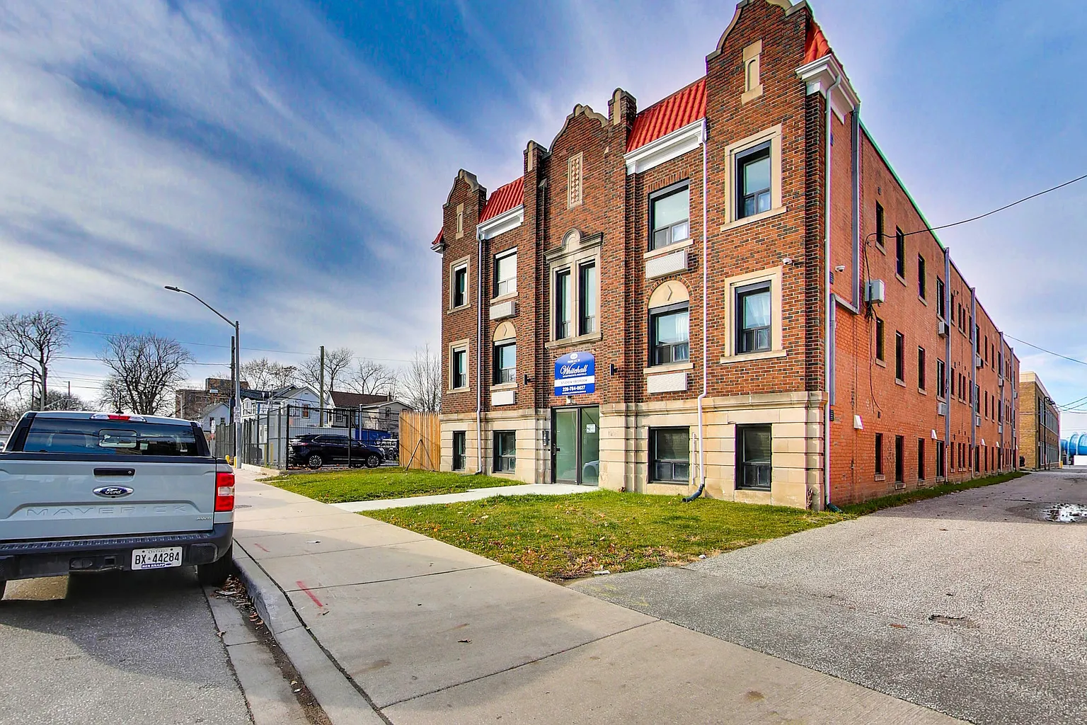 444 Park St W #302 photo 1